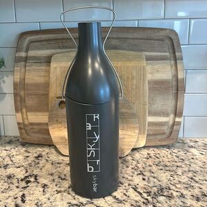Skybar Insulated Wine Bottle Holder Wine Traveler Dark Grey Locks